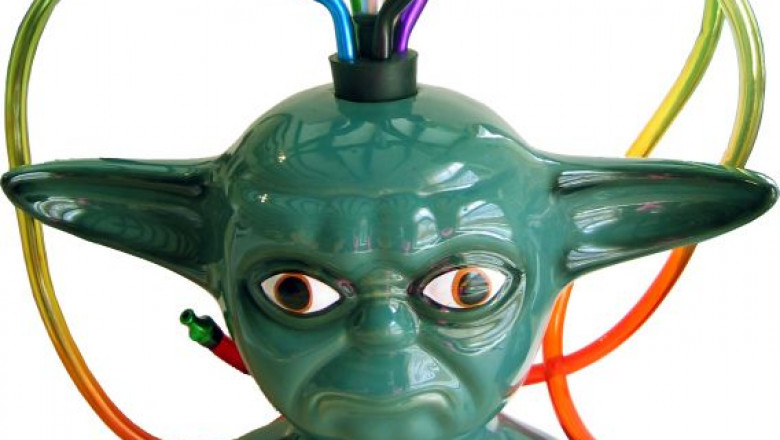 Anime & Baby Yoda Bongs – Smoke in Style