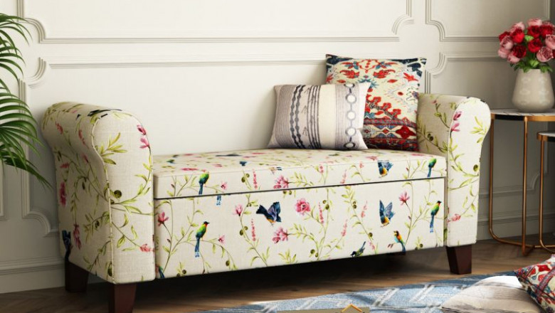 “Wooden Benches with Storage: Combining Functionality and Style in Your Living Room”