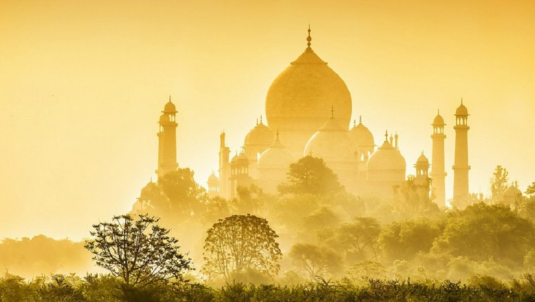 Experience the Majesty of the Taj Mahal with a Taj Mahal Tour by Train