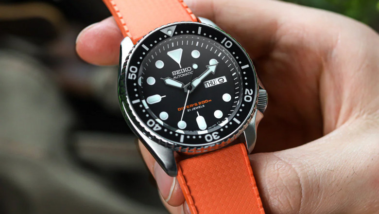 Matching Your Orange Watch Strap with Your Outfit: Style Tips
