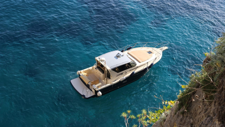 Noleggio Barca Capri – Your Gateway to Luxury Yacht Experiences & Fast Transfers