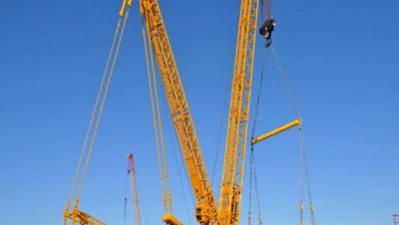 Crawler Cranes: Power and Precision in Heavy Lifting