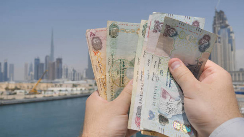 UAE Salary Guide 2025: How to Offer Competitive Pay &amp; Benefits