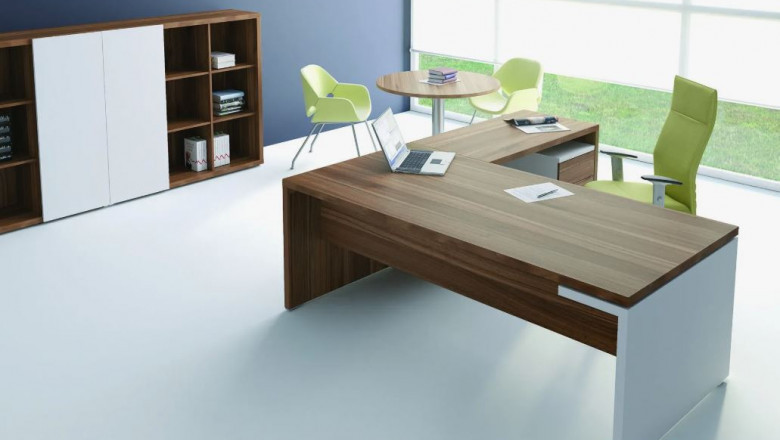 Choosing the Best Office Furniture for Productivity and Security