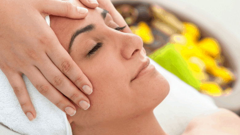 Brightening Facial with Extractions