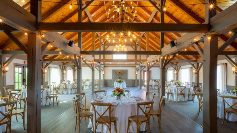 Massachusetts Barn Weddings: Rustic Charm Meets New England Elegance for Your Perfect Day