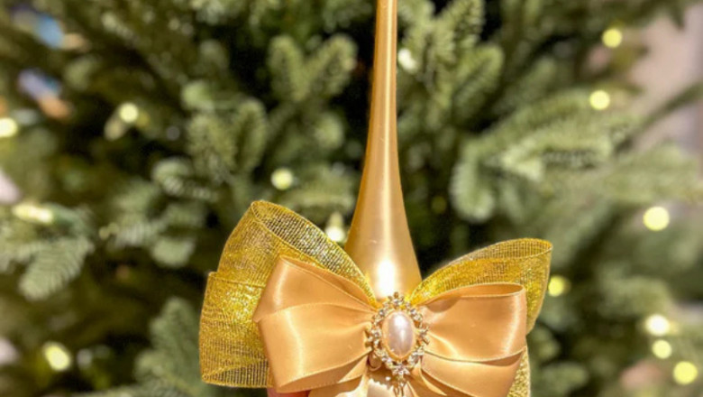 Why Are Gold Christmas Tree Bows and Burgundy Christmas Baubles Trending in Holiday Decor This Year