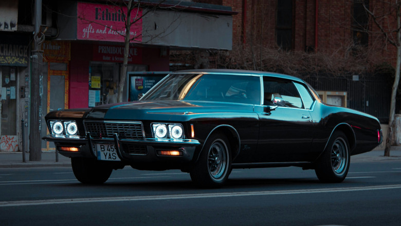 لماذا تعتبر American Specs Car in UAE الخيار الأذكى لعام 2025؟