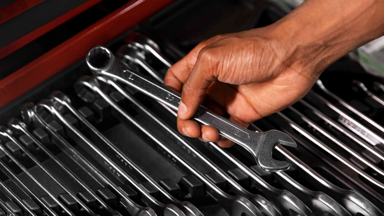 From Breakdown to Safe Ground: Toolbox Towing Services Parker