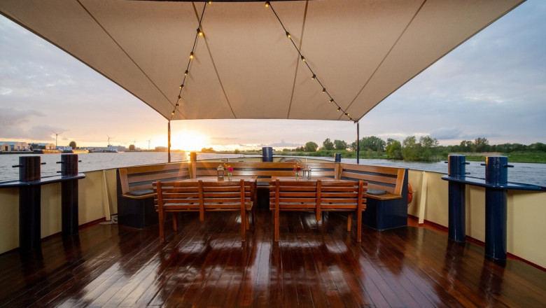Why the Pontoon Market Is Making Waves in Marine Infrastructure