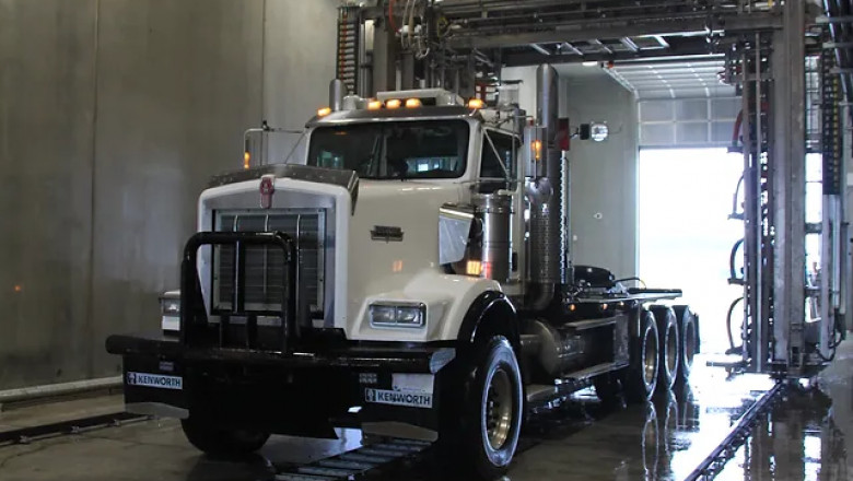Professional Truck Washing Services in Toronto | Toronto Truck and Tire Centre