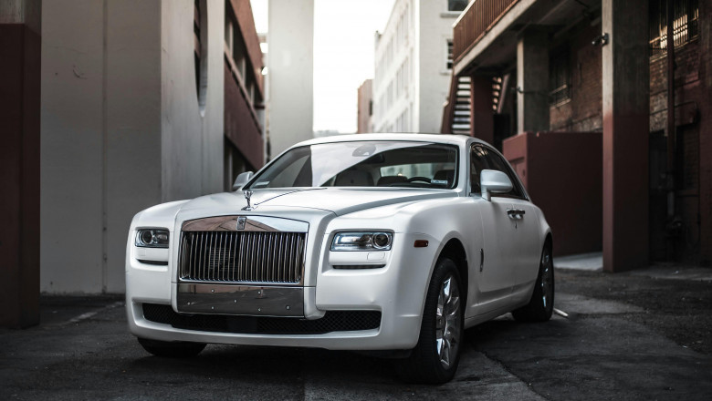 Experience Ultimate Luxury with 8 Chauffeurs: Rolls Royce &amp; Luxury Mercedes Sprinter