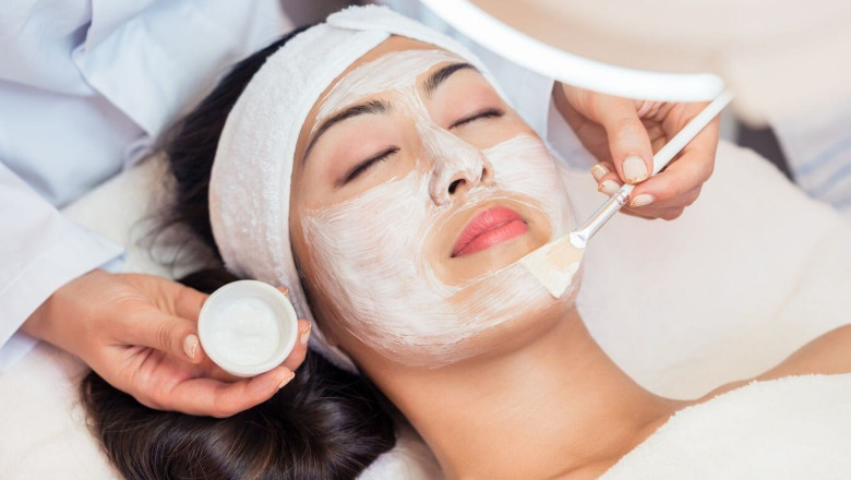 Are There Natural Chemical Peels Offered in Dubai?