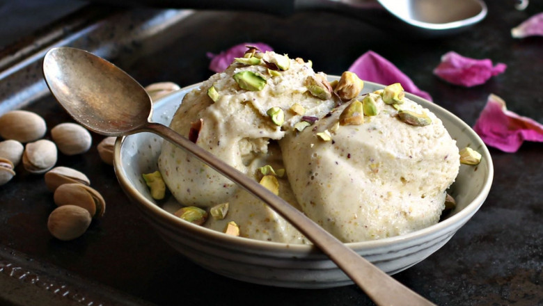 Pistachio Cream Recipe for Breakfast Lovers: Spread It, Swirl It, Bake It!