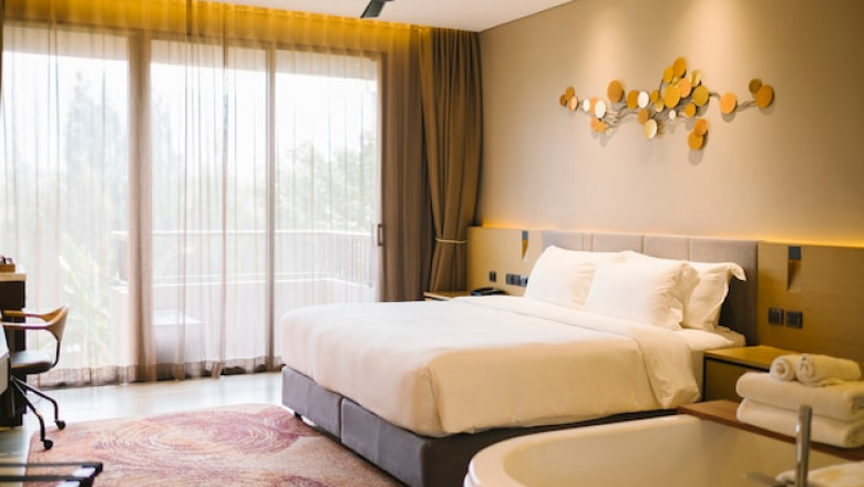 Metal, Wood, or Upholstered? A Material Lesson in Bed Shopping