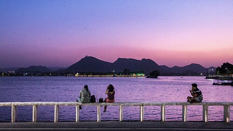 Explore the Beauty of Fateh Sagar Lake Boating