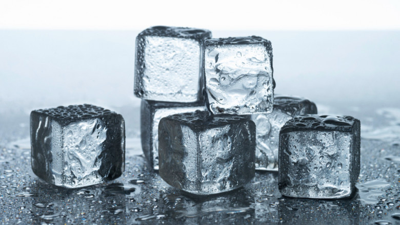 How Ice Blocks Help Prevent Concrete Cracking on Construction Sites