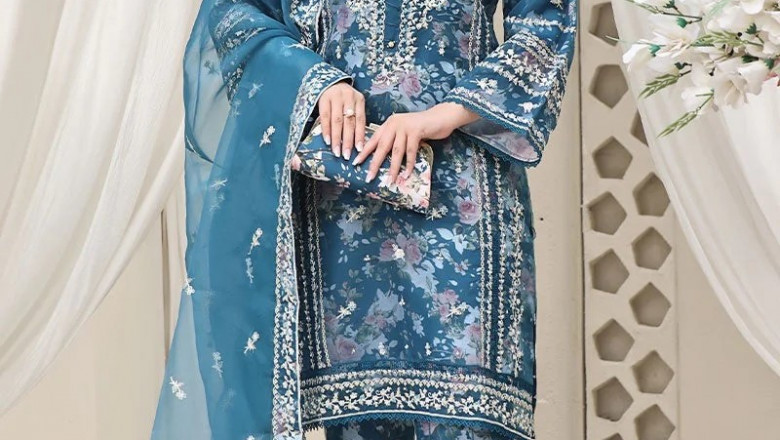 Elegant Style Meets Convenience: Shopping Amna Khadija Stitched Suits