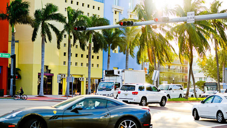Why Tourists and Business Travelers Choose Car and Limo Service in Miami