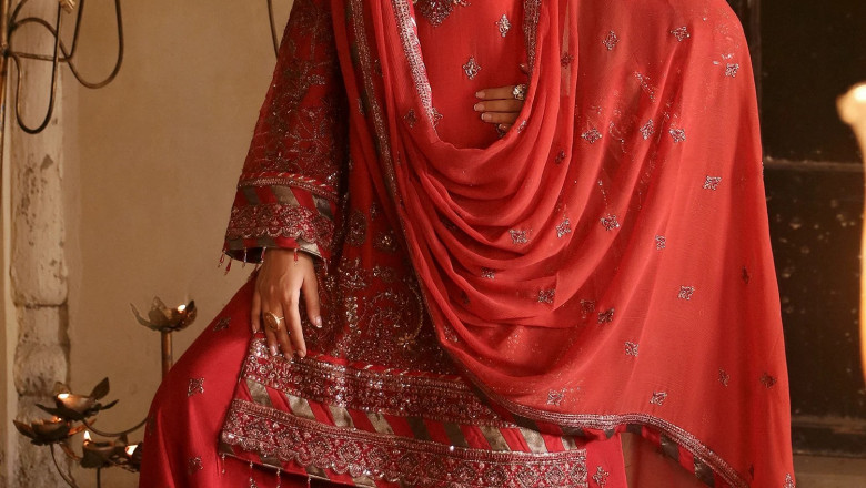 Experience Luxury and Tradition: Emaan Adeel 3PC Unstitched Suits