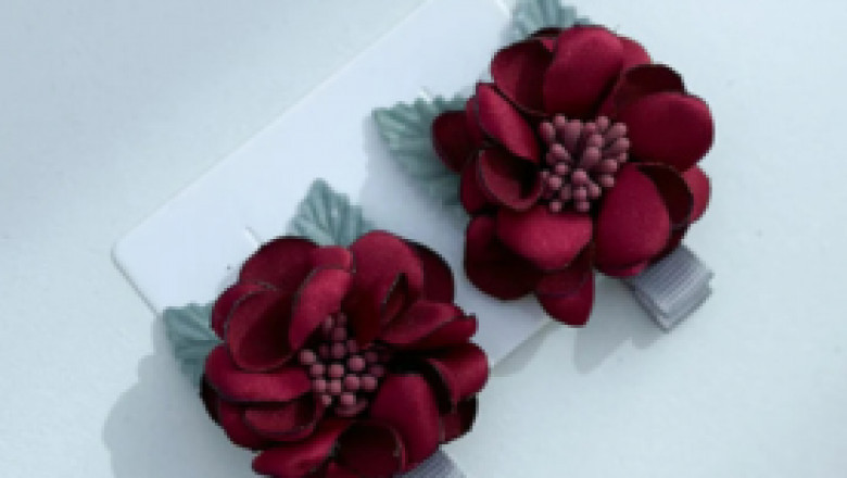 How Can Christmas Headbands and Flower Hair Clips Transform Your Holiday Look