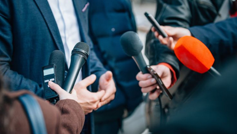How to Establish Yourself as an Industry Expert for Media Outlets