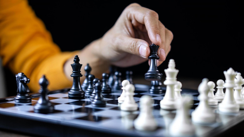 What Can a Chess Tutor Online Teach You That YouTube Can’t?