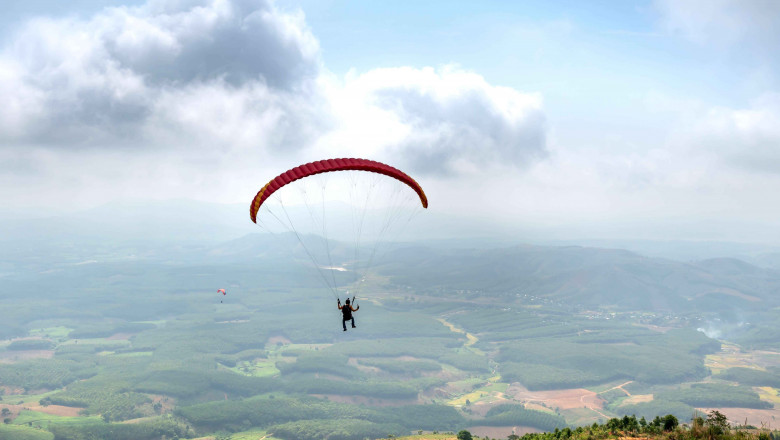 Paragliding in Lonavala: Your Ultimate Guide to Soaring Over the Sahyadris