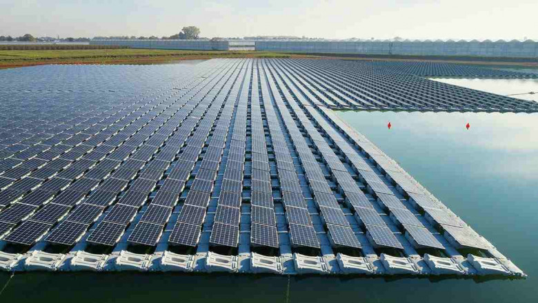 What are the key engineering challenges in developing floating solar PV projects in India?