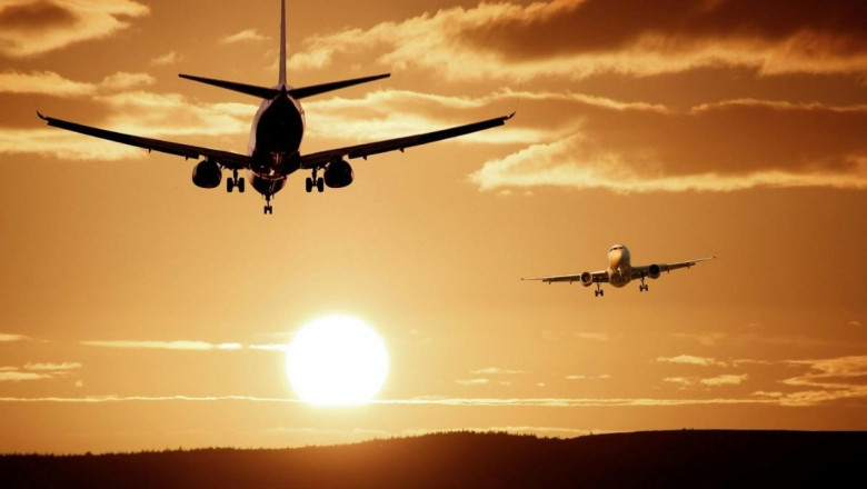 How do I talk to a human at Iceland Air?