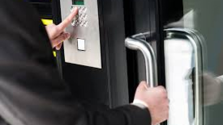 How Door Access Control Systems Improve Workplace Security