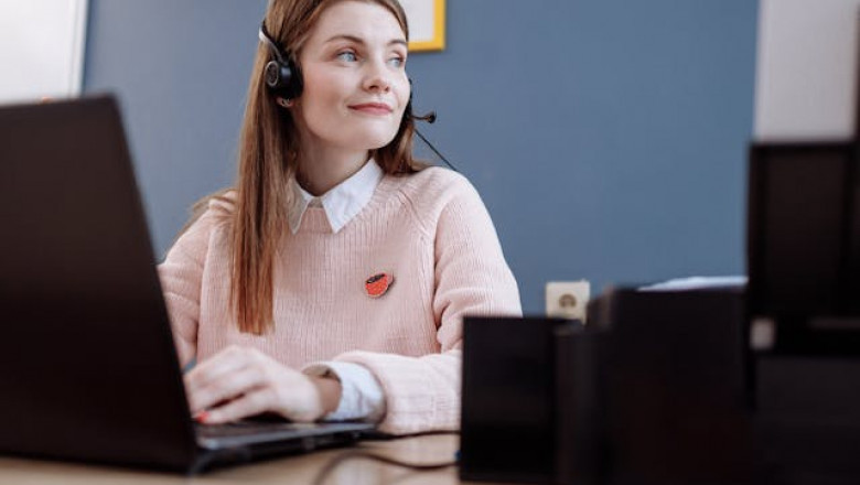 12 Ways to Talk to Someone at Expedia Via Phone, Email, Or Chat Options: A Step By Step Guide