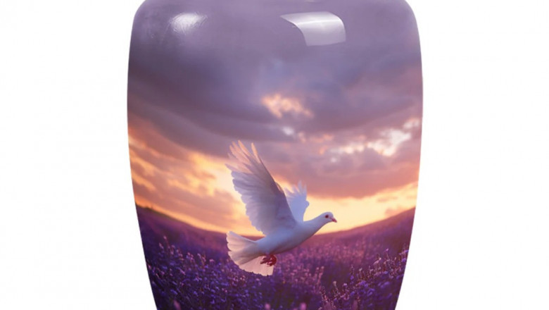 A Guide to Choosing the Right Urn: Honoring Life with Meaning and Care