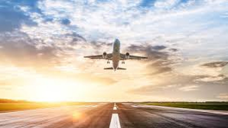 How to Contact United Airlines Customer Service (By Email, Chat, or Phone)
