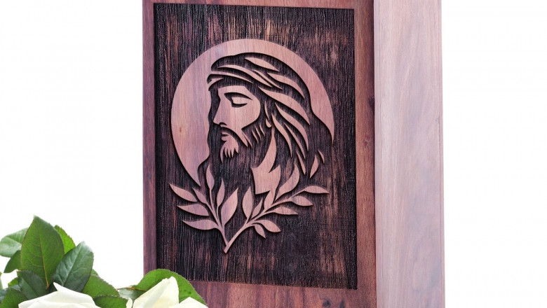 Honoring Loved Ones with Timeless Elegance: Choosing the Right Wooden Urn