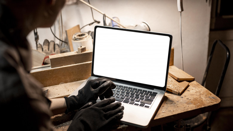 Genuine MacBook Service Center in Mount Road – Trusted by Hundreds at Cellmount iCare