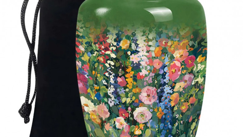 Meaningful Tributes: Explore Elegant Cremation Urns