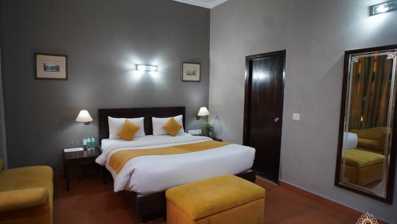 Hotels in CP With In-House Multi-Cuisine Restaurants | The Corus Hotel