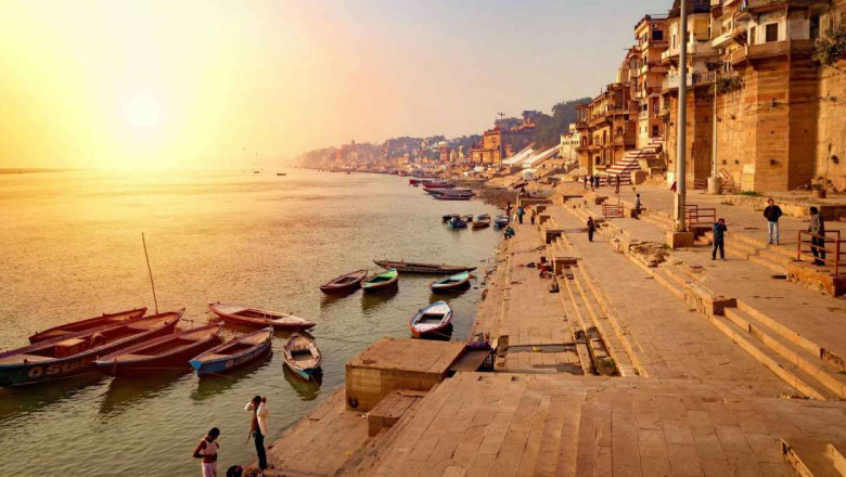 Sunrise Boat Rides at the Sangam: A Serene Start to Your Day