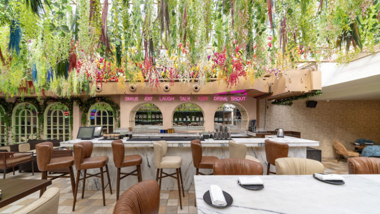 Farzi Cafe Connaught Place | Live Music, Cocktails &amp; More