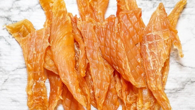 Should You Be Feeding Chicken Jerky to Your Dog Daily?