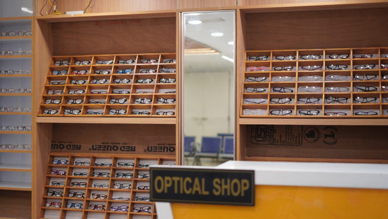 What Should You Expect from a Top Optical Shop in Delhi?