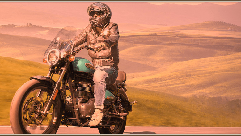 Female Travellers Are Being Empowered In Jaipur With Bike Rentals In The City