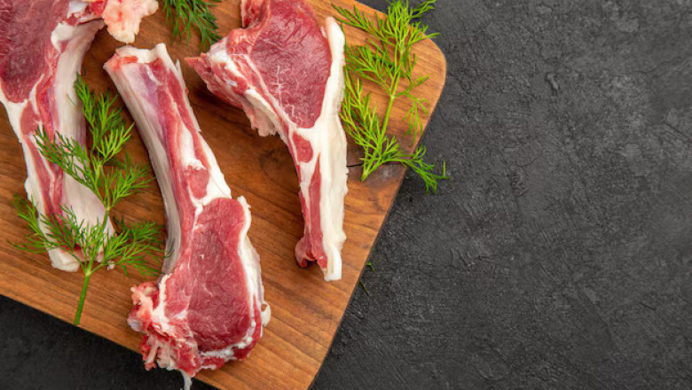 Lamb or Beef: Choosing the Right Meat for Your Qatar Dishes
