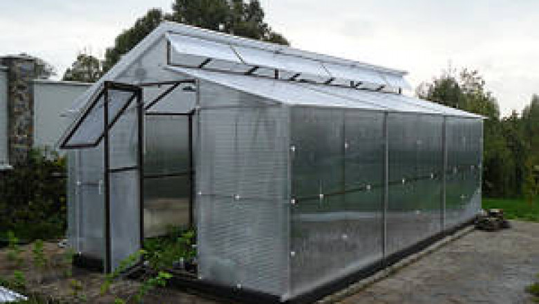 Smart Lighting and Heating for Healthy Plants