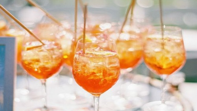 Raise the Bar with a Cocktail Catering Service
