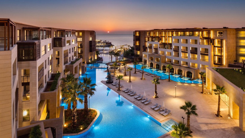 How Are 4-Star Hotels Competing With Private Rentals?