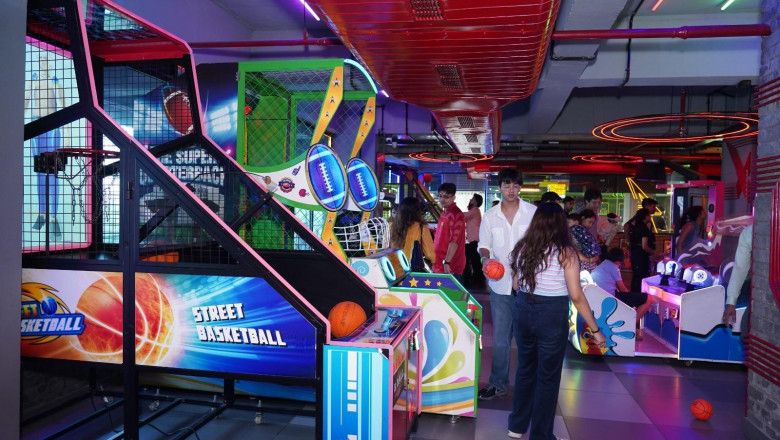 Glued Supercharged: Noida’s Ultimate Indoor Destination for Gaming &amp; Fun