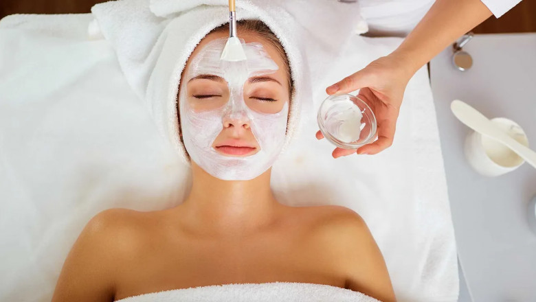 Hydra Facial vs Deep Hydration Facial in Guelph: Which One Works Better?