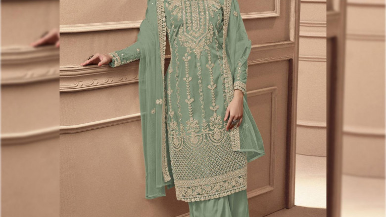 Jeem Stitched Lawn: Comfort and Elegance